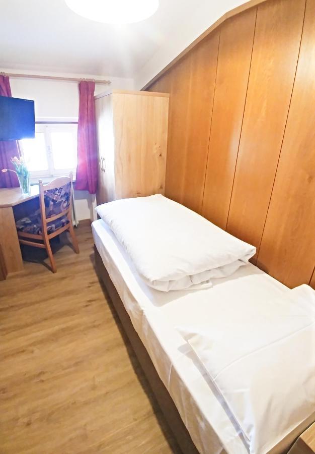 Small Single Room,1033498439:JPEG